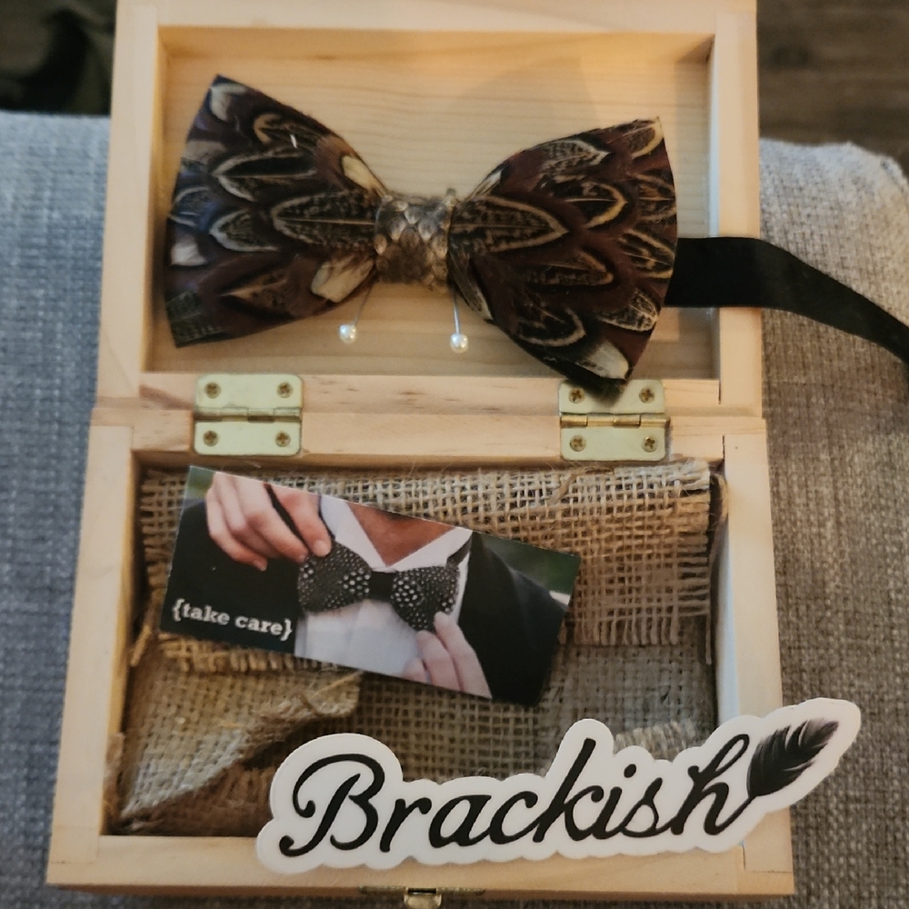Brackish Bowtie Feather Bow Tie NWOT